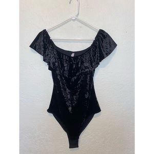 Off the shoulder black velvet bodysuit size M